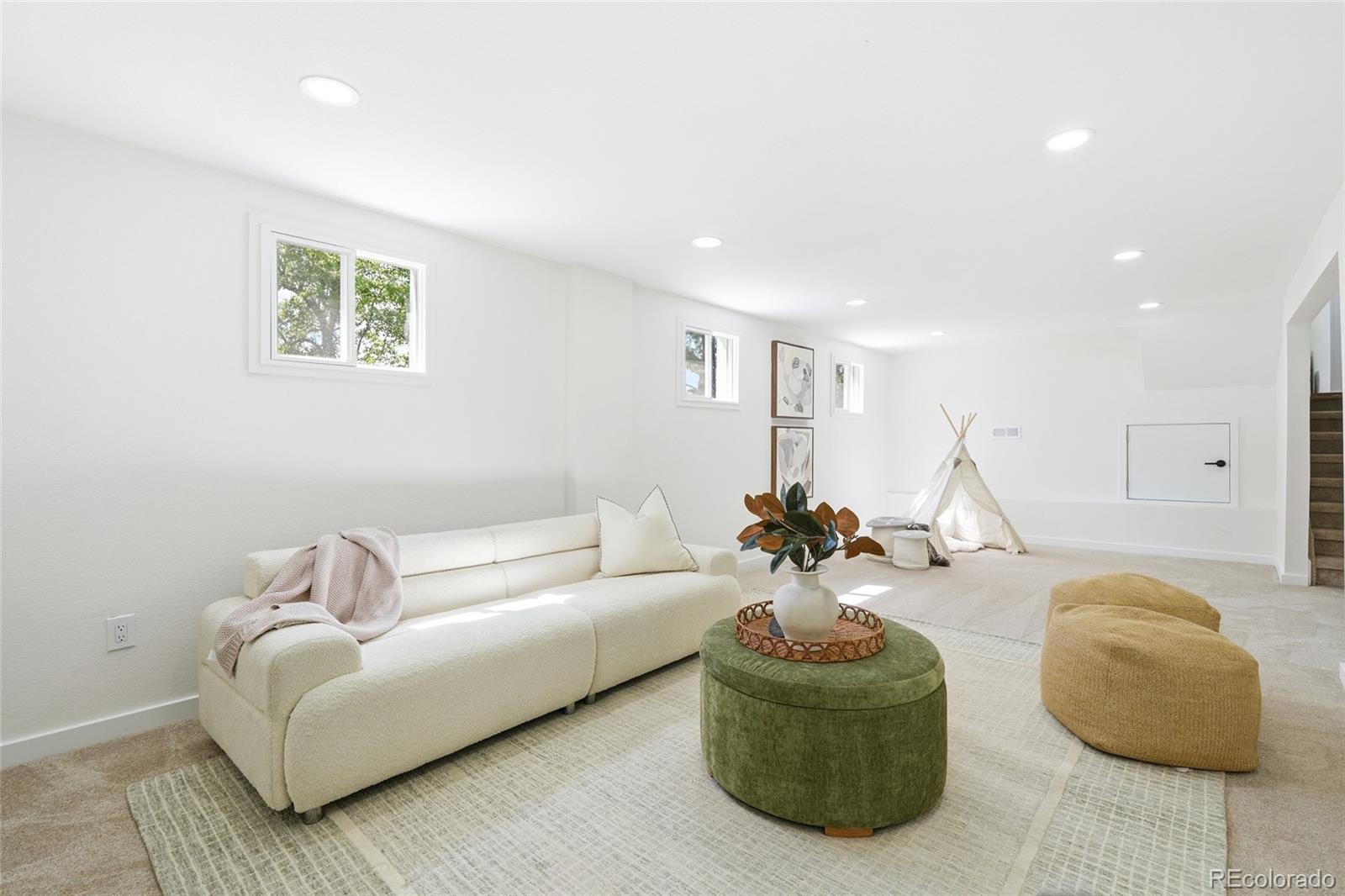 MLS Image #21 for 3057 s rosemary street,denver, Colorado