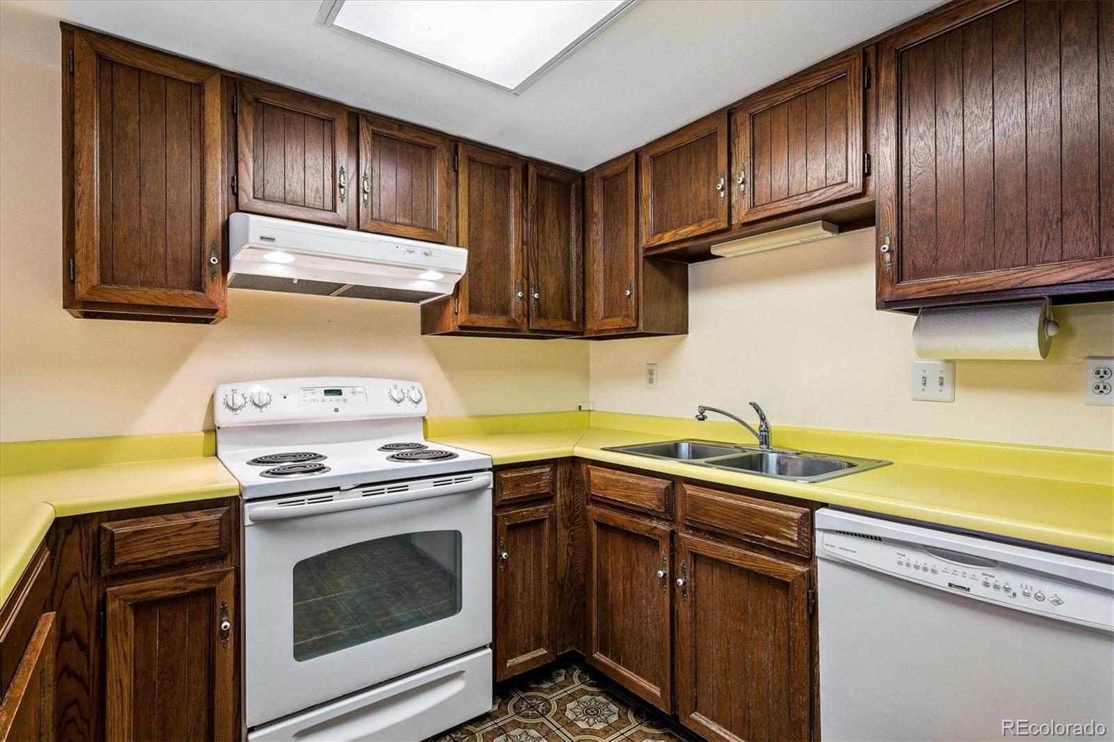 MLS Image #9 for 6685 e arizona avenue,denver, Colorado