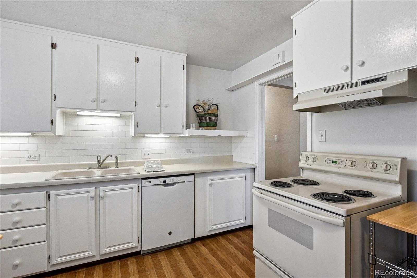MLS Image #16 for 4685 s sherman street,englewood, Colorado