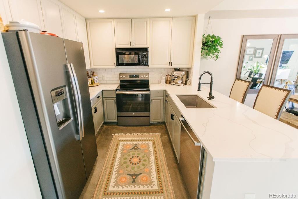MLS Image #4 for 925 n lincoln street,denver, Colorado
