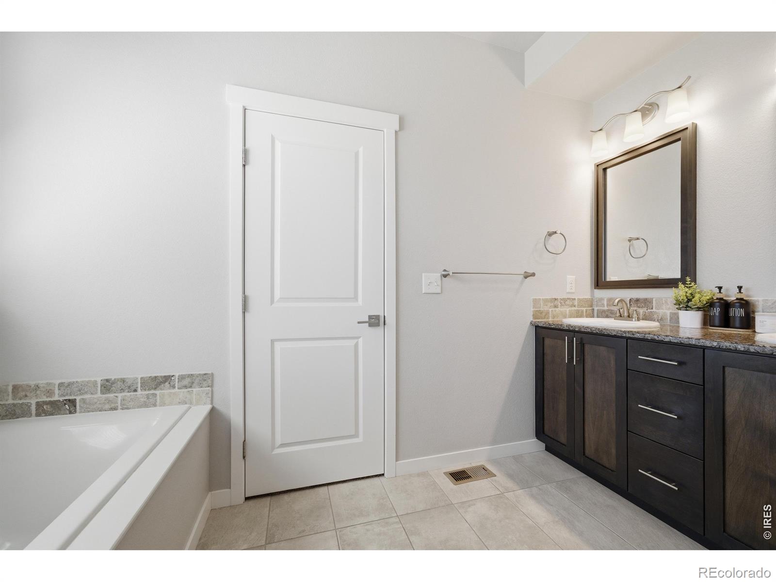 MLS Image #27 for 340  surrey ridge,eaton, Colorado