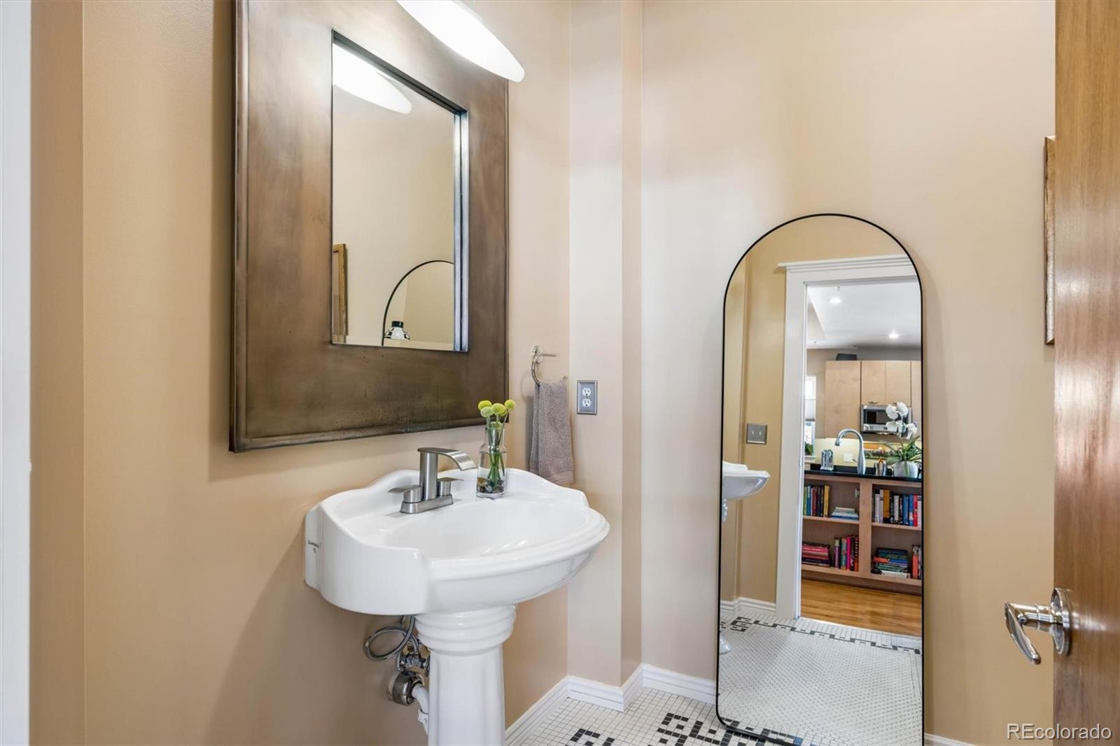 MLS Image #17 for 1352 n pennsylvania street,denver, Colorado