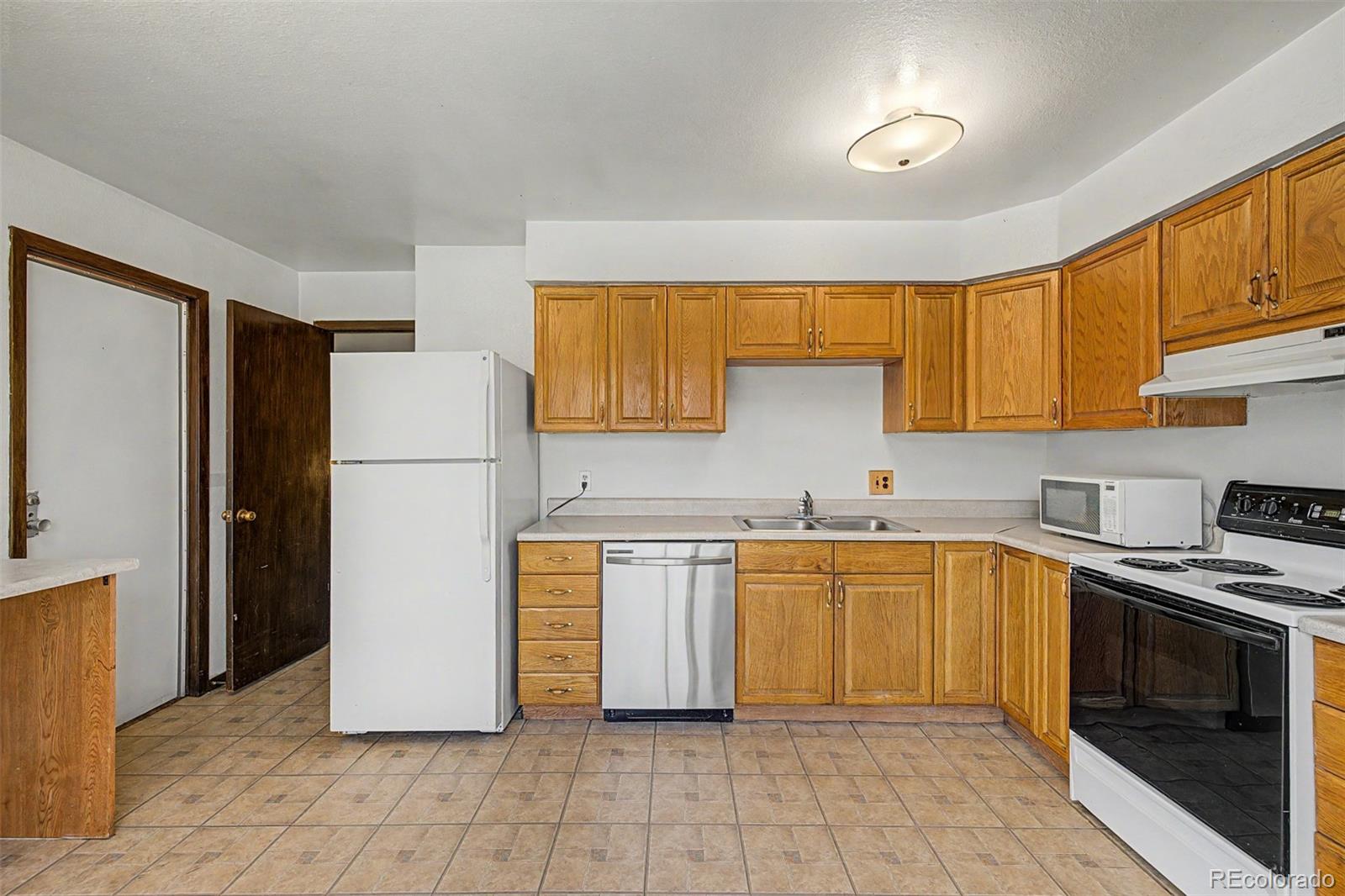 MLS Image #5 for 5009  uvalda street,denver, Colorado