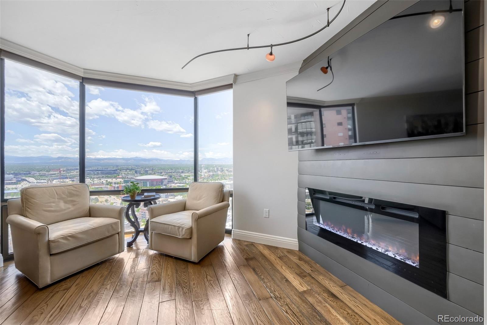 MLS Image #2 for 1625  larimer street 3001,denver, Colorado