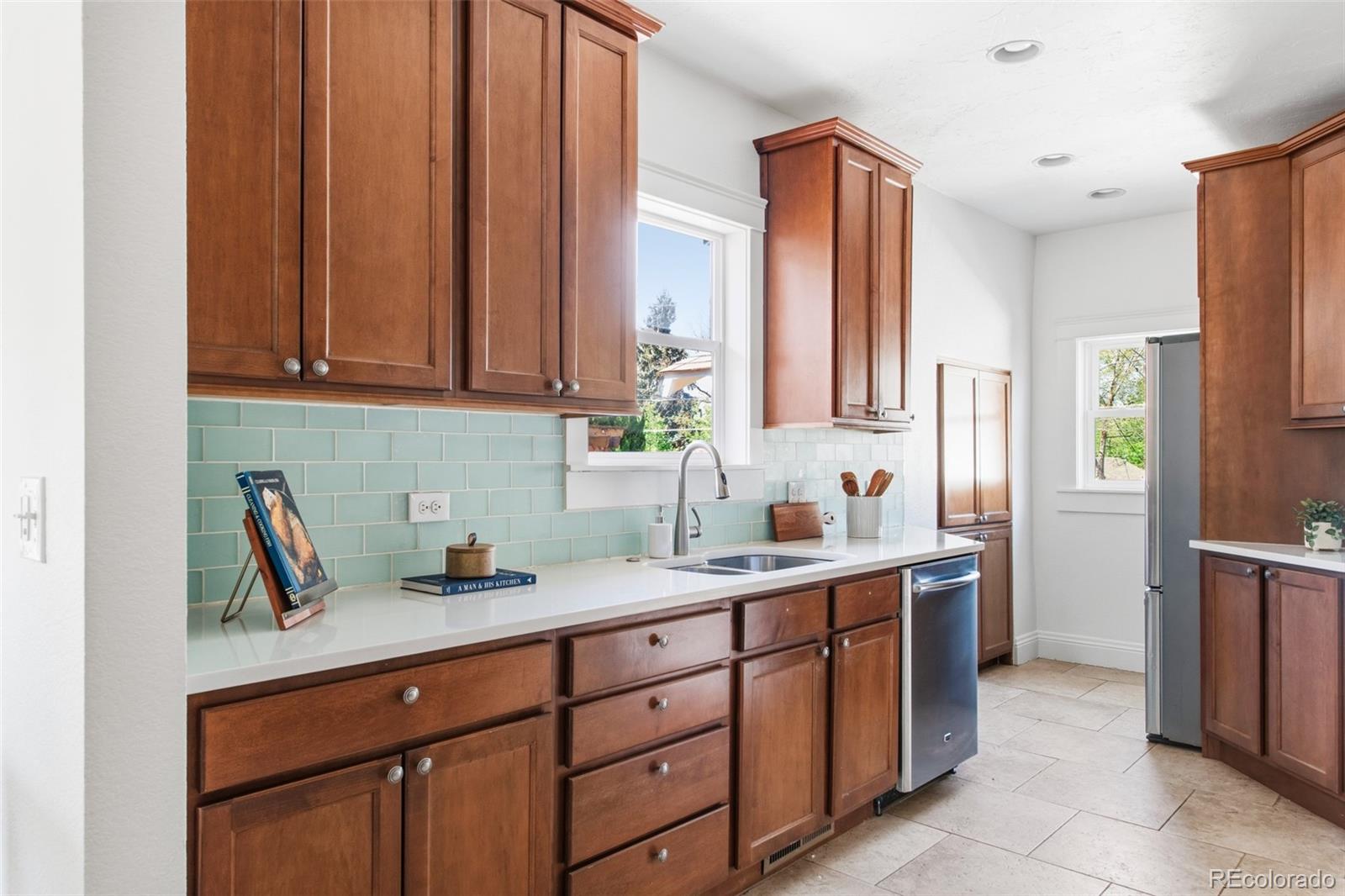 MLS Image #11 for 649 s ogden street,denver, Colorado