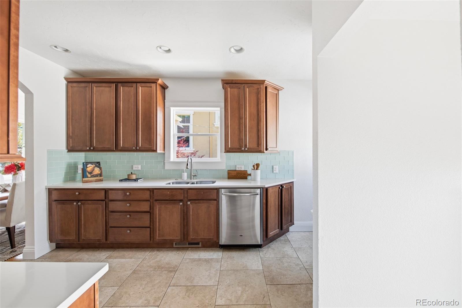 MLS Image #9 for 649 s ogden street,denver, Colorado