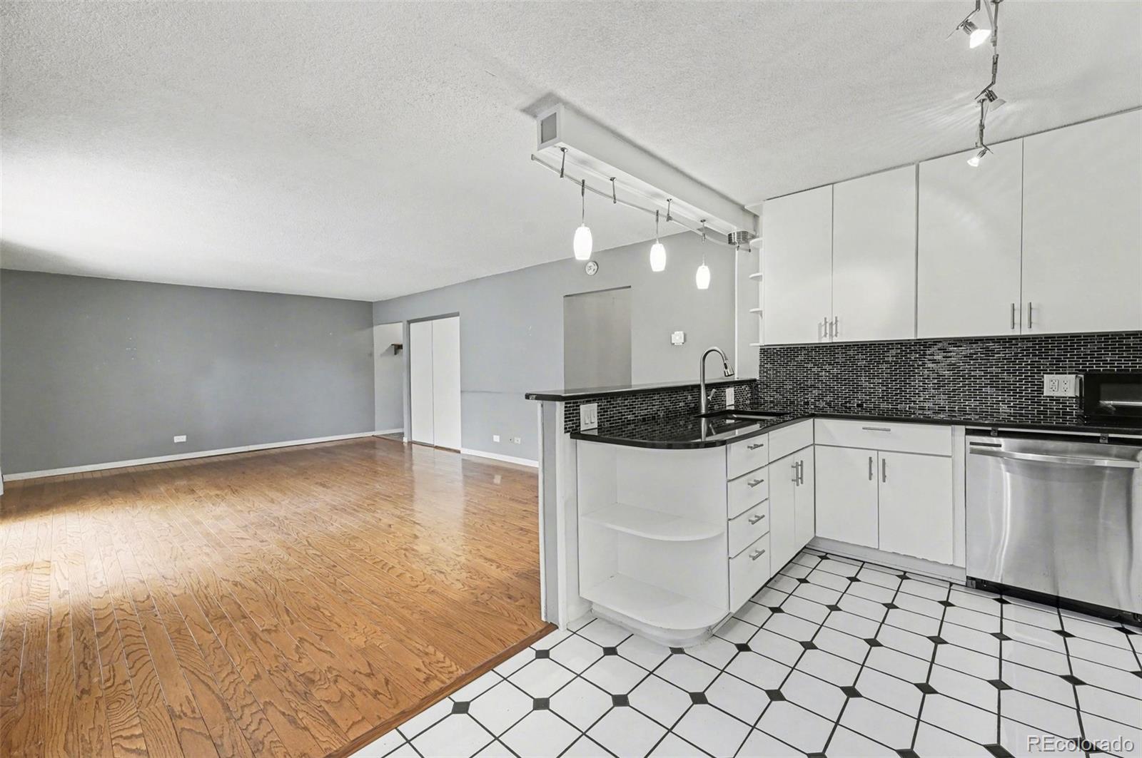 MLS Image #20 for 2150 s vaughn way,aurora, Colorado