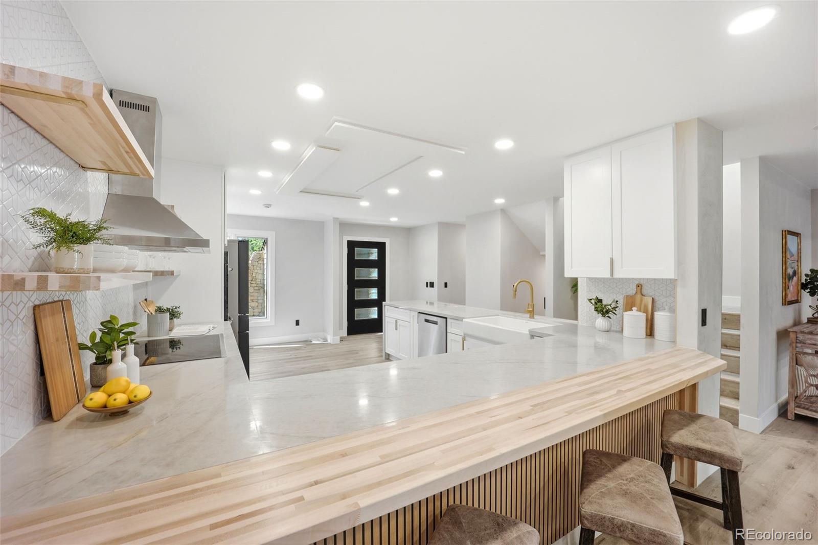 MLS Image #3 for 1581 w briarwood avenue,littleton, Colorado