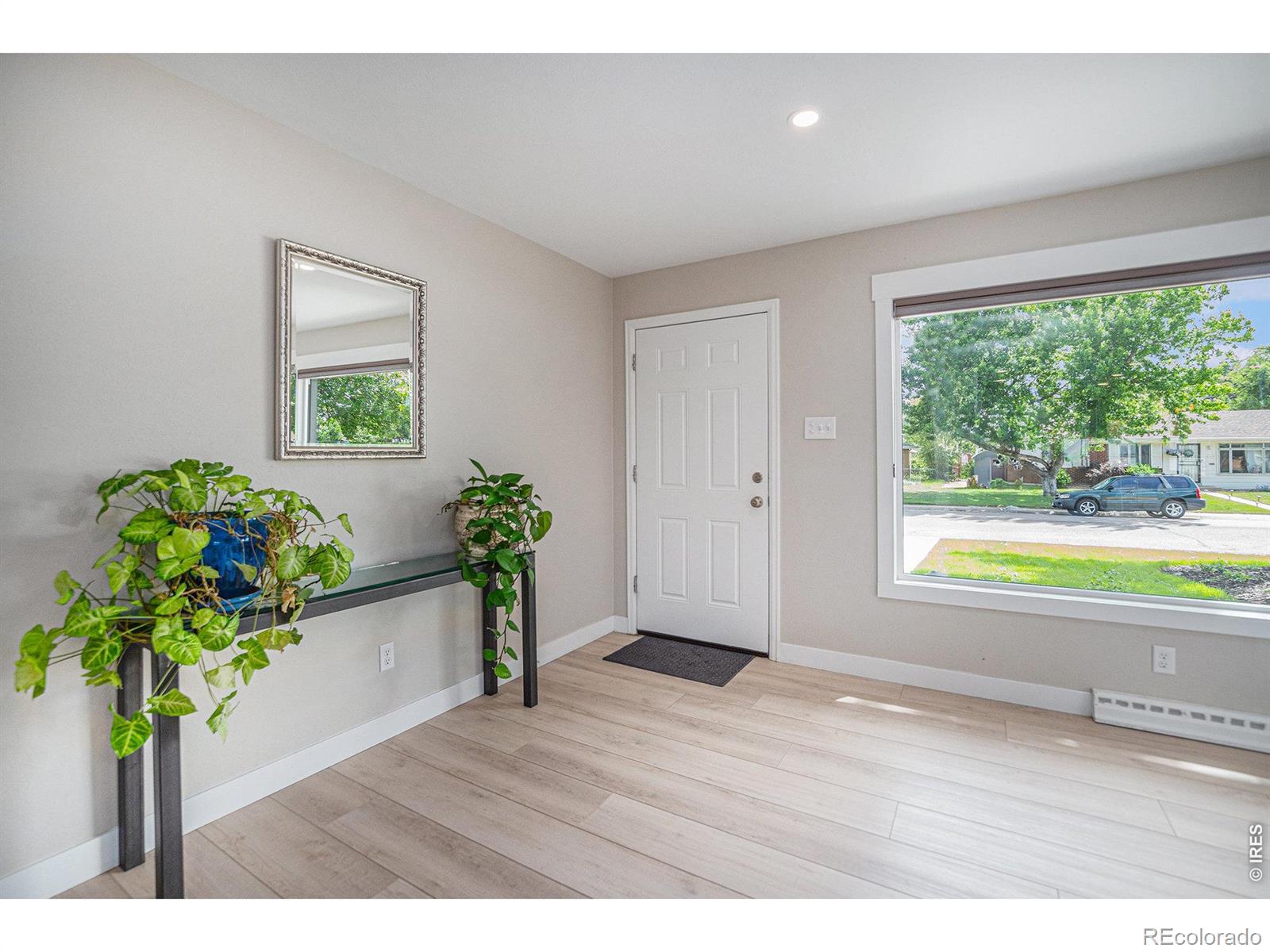 MLS Image #10 for 628 s jasmine way,denver, Colorado
