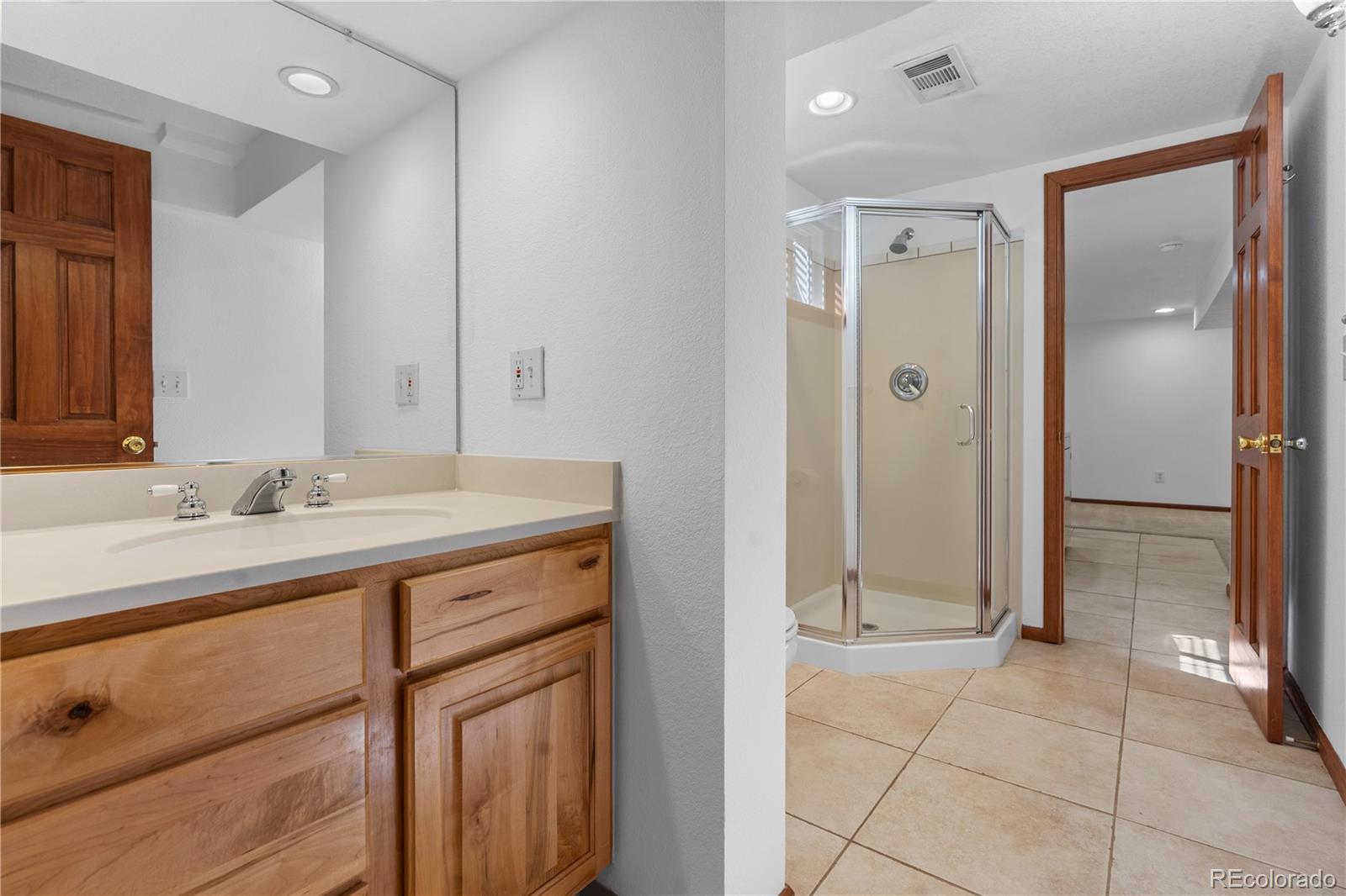 MLS Image #26 for 962 s holly street,denver, Colorado