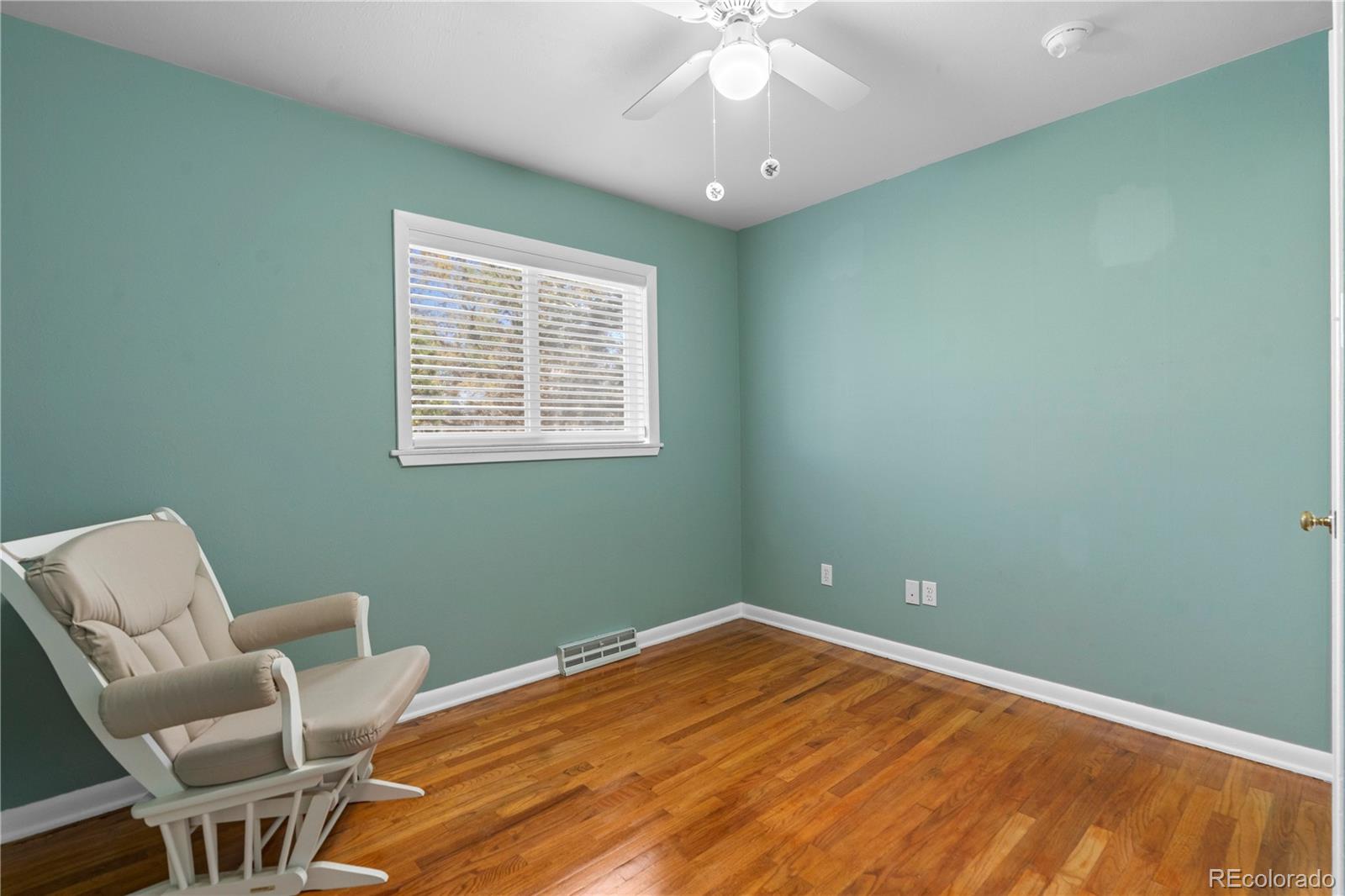 MLS Image #30 for 962 s holly street,denver, Colorado