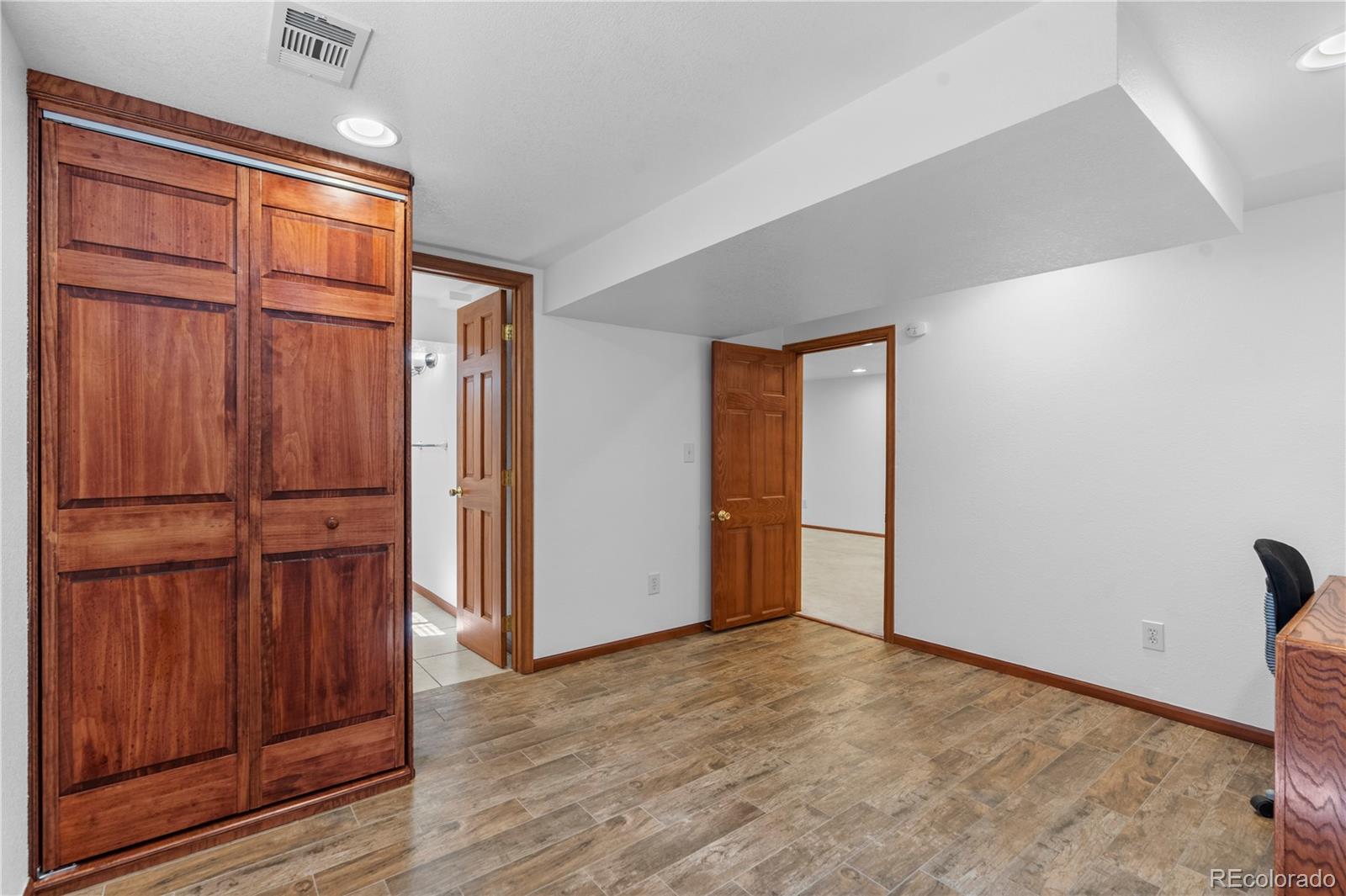 MLS Image #31 for 962 s holly street,denver, Colorado