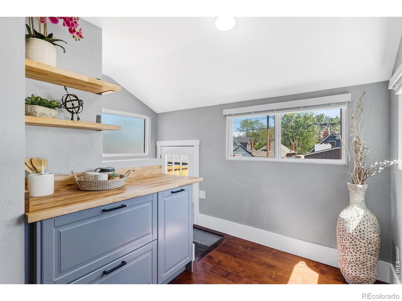MLS Image #9 for 4410 n clay street,denver, Colorado
