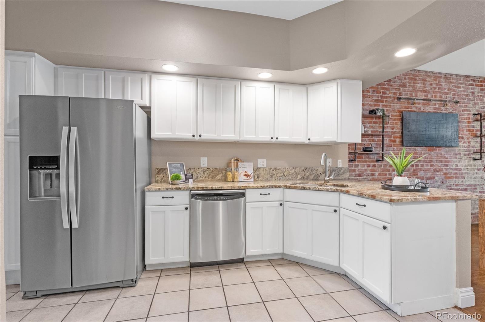 MLS Image #3 for 1100 n logan street 1,denver, Colorado
