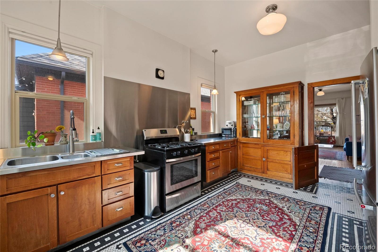 MLS Image #21 for 328 s lincoln street,denver, Colorado