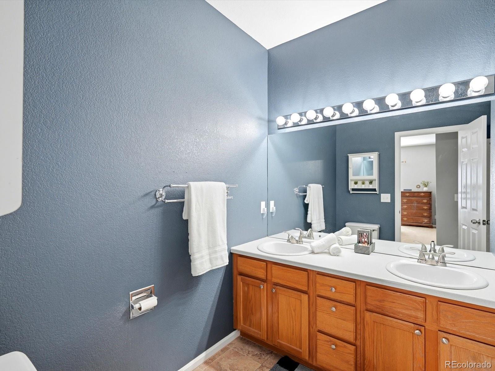 MLS Image #20 for 2575 s syracuse way h202,denver, Colorado