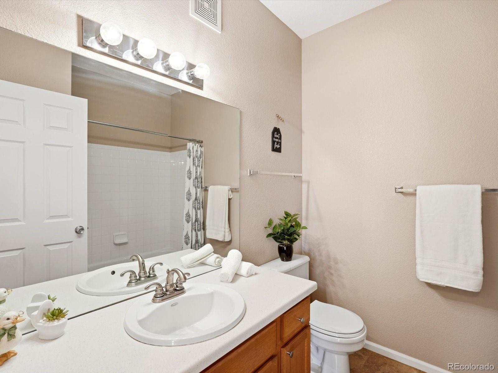 MLS Image #23 for 2575 s syracuse way h202,denver, Colorado