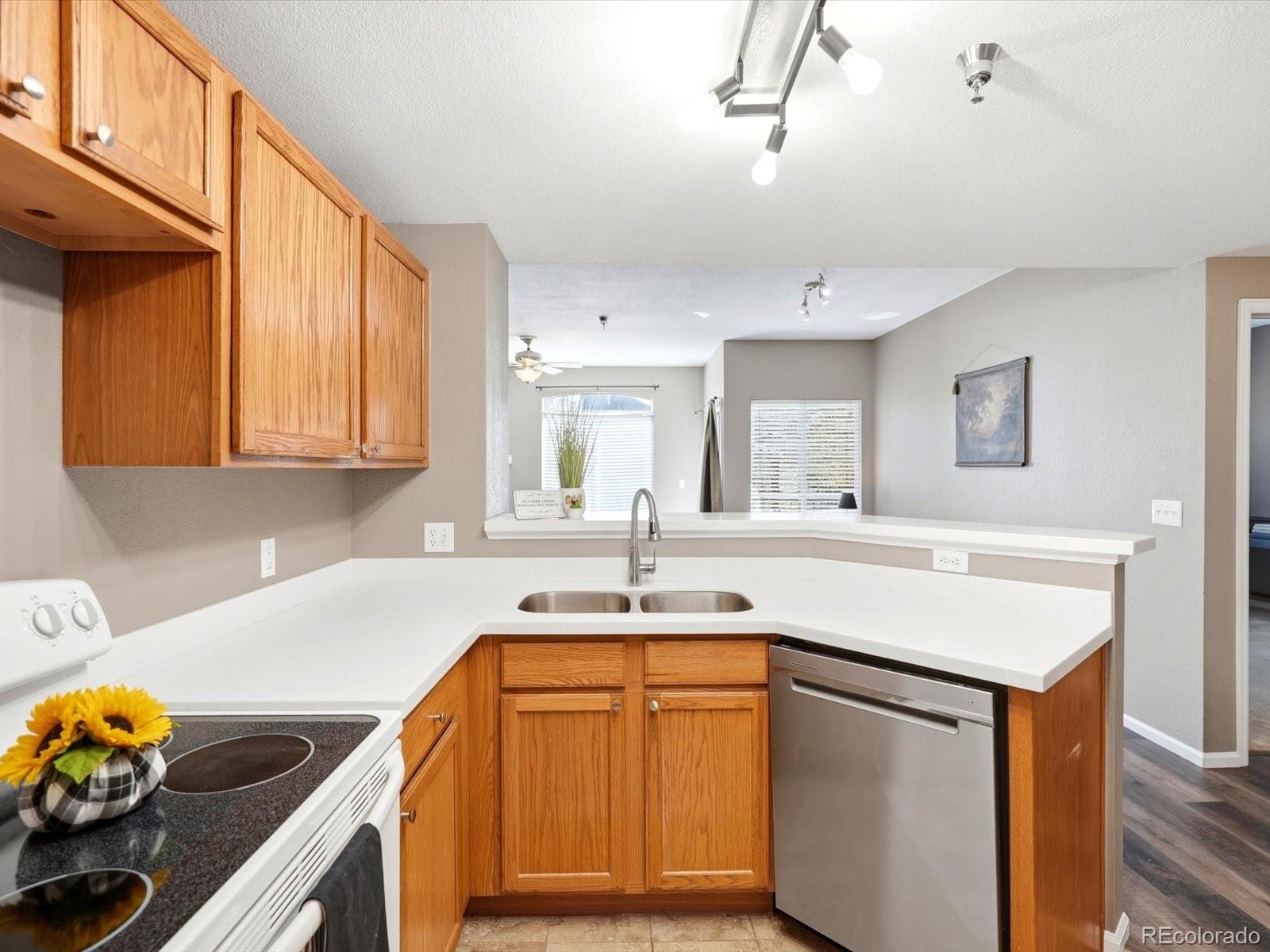 MLS Image #31 for 2575 s syracuse way h202,denver, Colorado