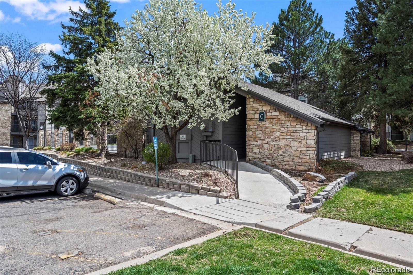MLS Image #45 for 2575 s syracuse way h202,denver, Colorado