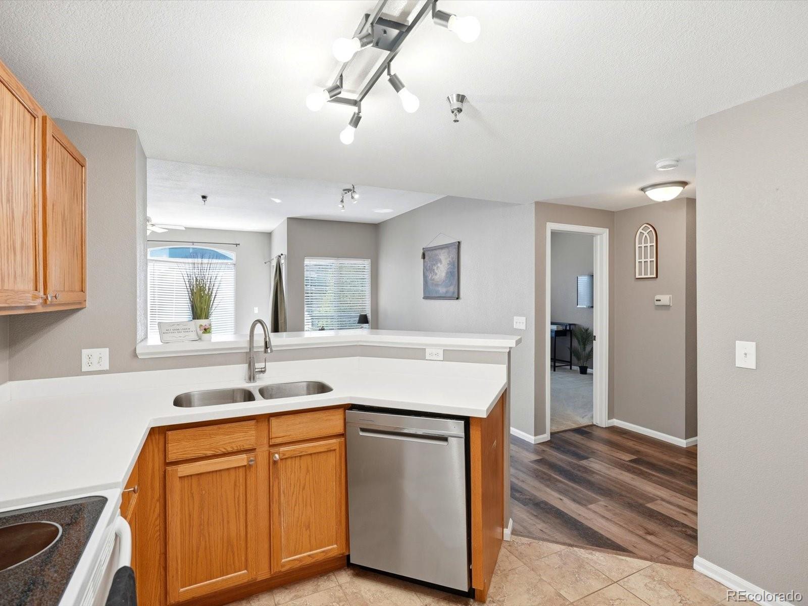 MLS Image #6 for 2575 s syracuse way h202,denver, Colorado