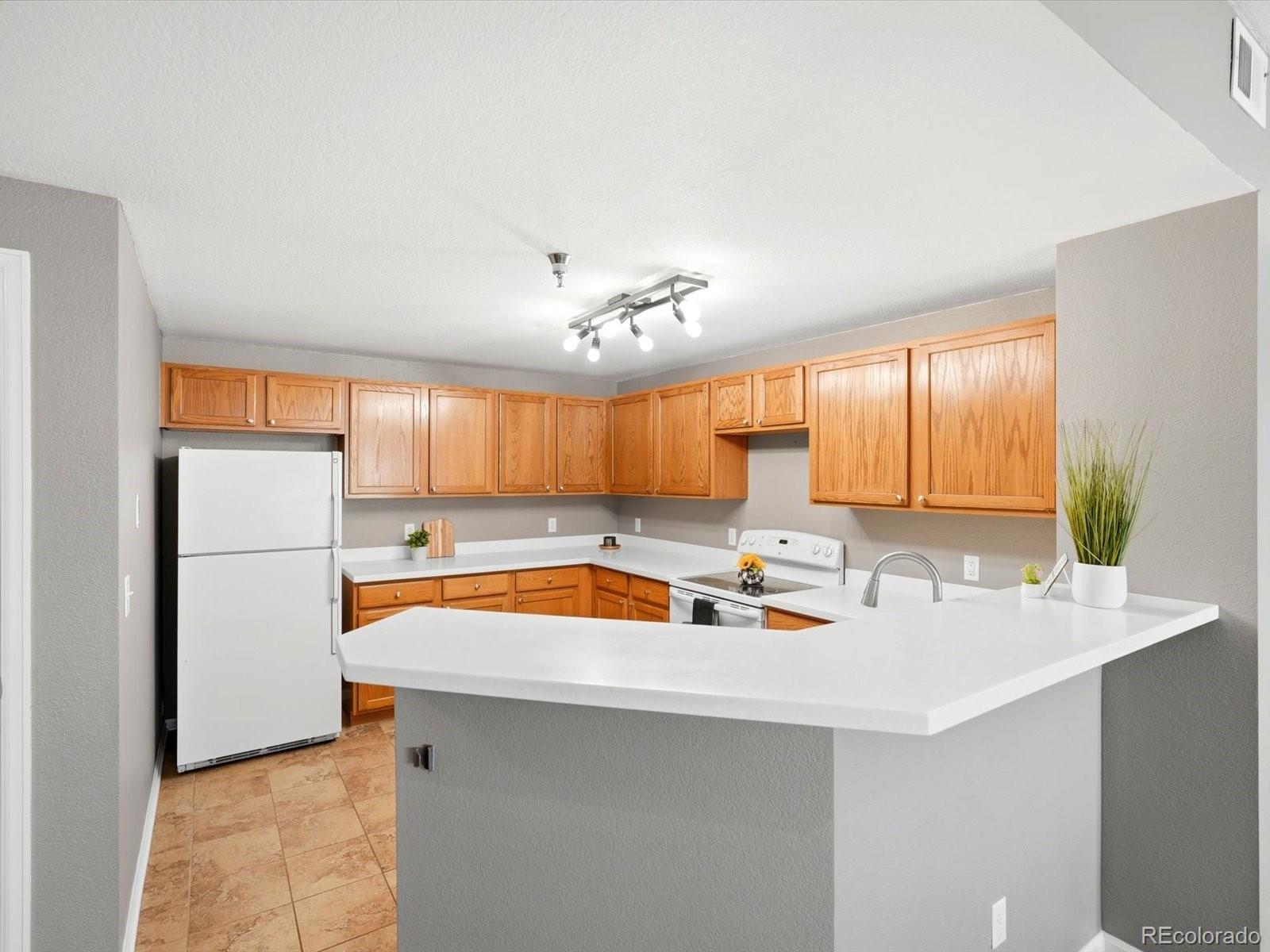 MLS Image #7 for 2575 s syracuse way h202,denver, Colorado
