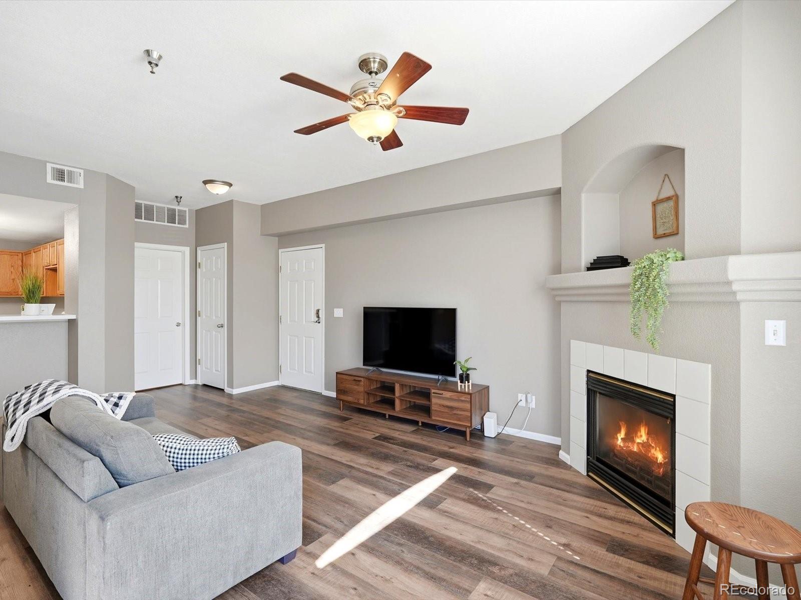 MLS Image #9 for 2575 s syracuse way h202,denver, Colorado