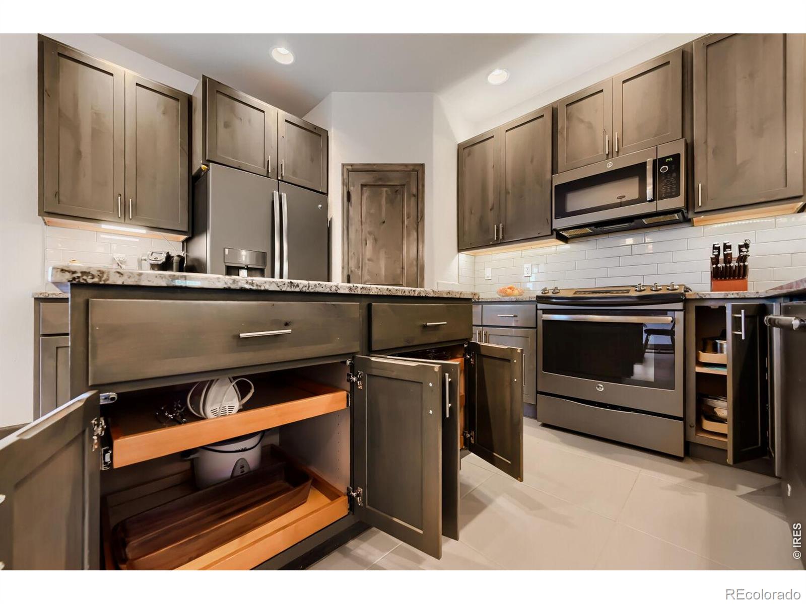 MLS Image #11 for 820  13th street,berthoud, Colorado