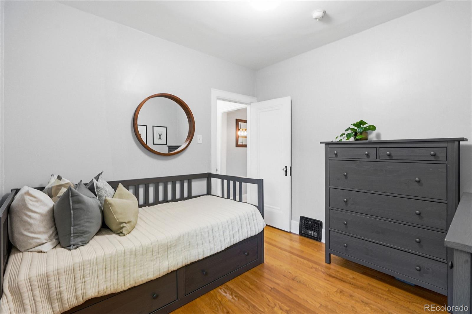 MLS Image #18 for 1421  glencoe street,denver, Colorado