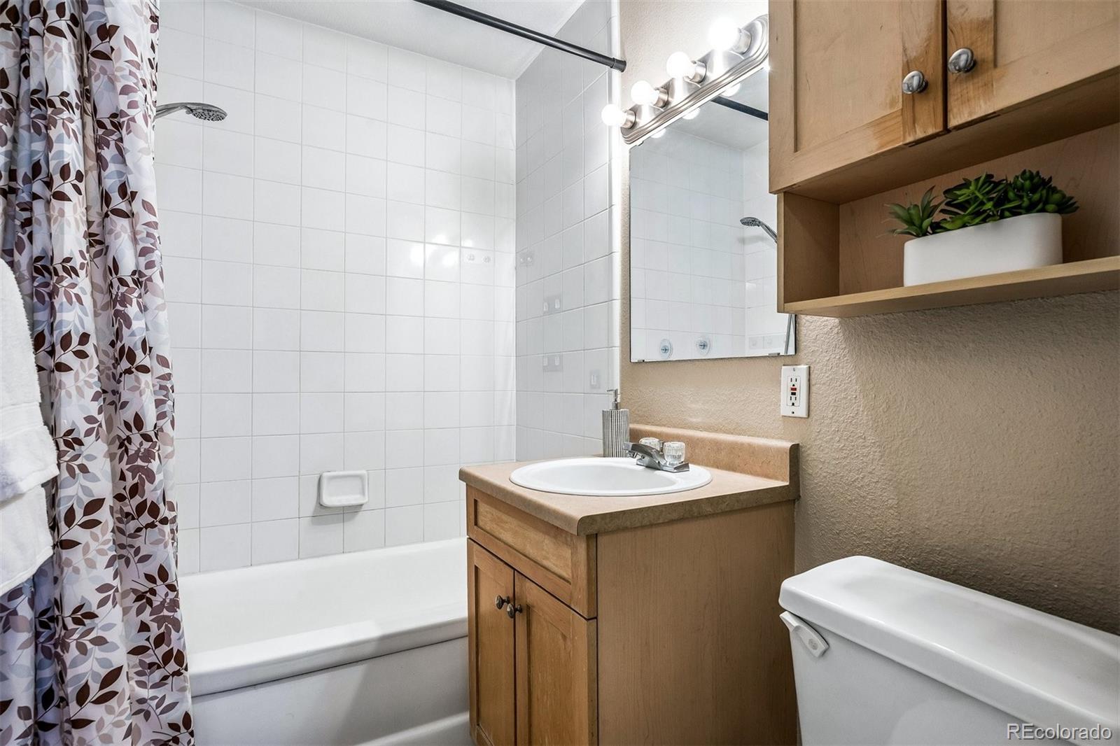 MLS Image #3 for 2500 s york street,denver, Colorado