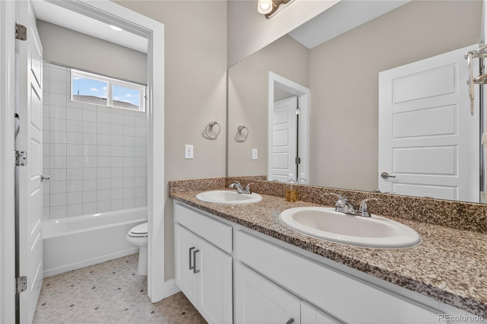 MLS Image #28 for 127 n oak hill way,aurora, Colorado