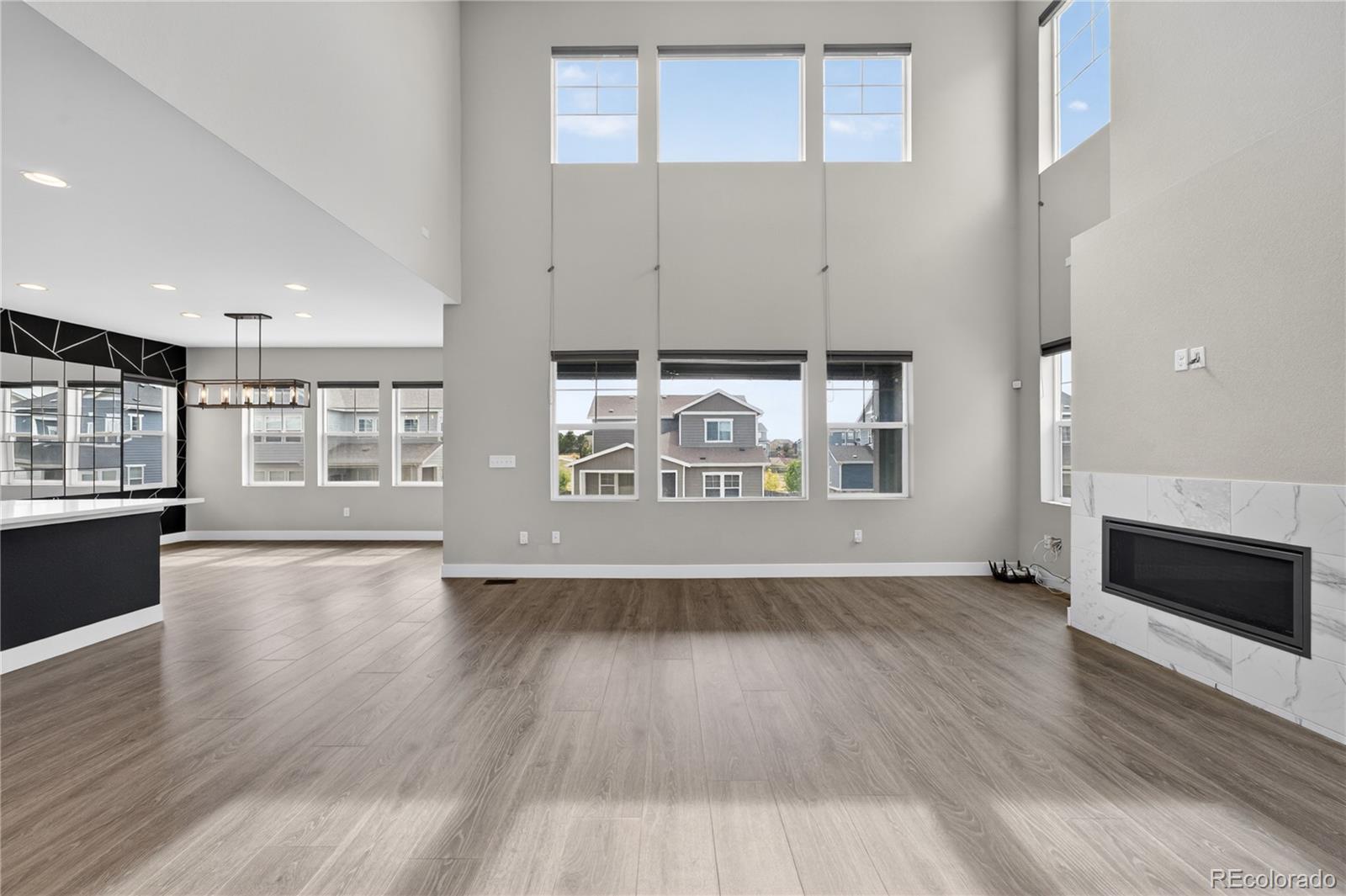 MLS Image #5 for 127 n oak hill way,aurora, Colorado