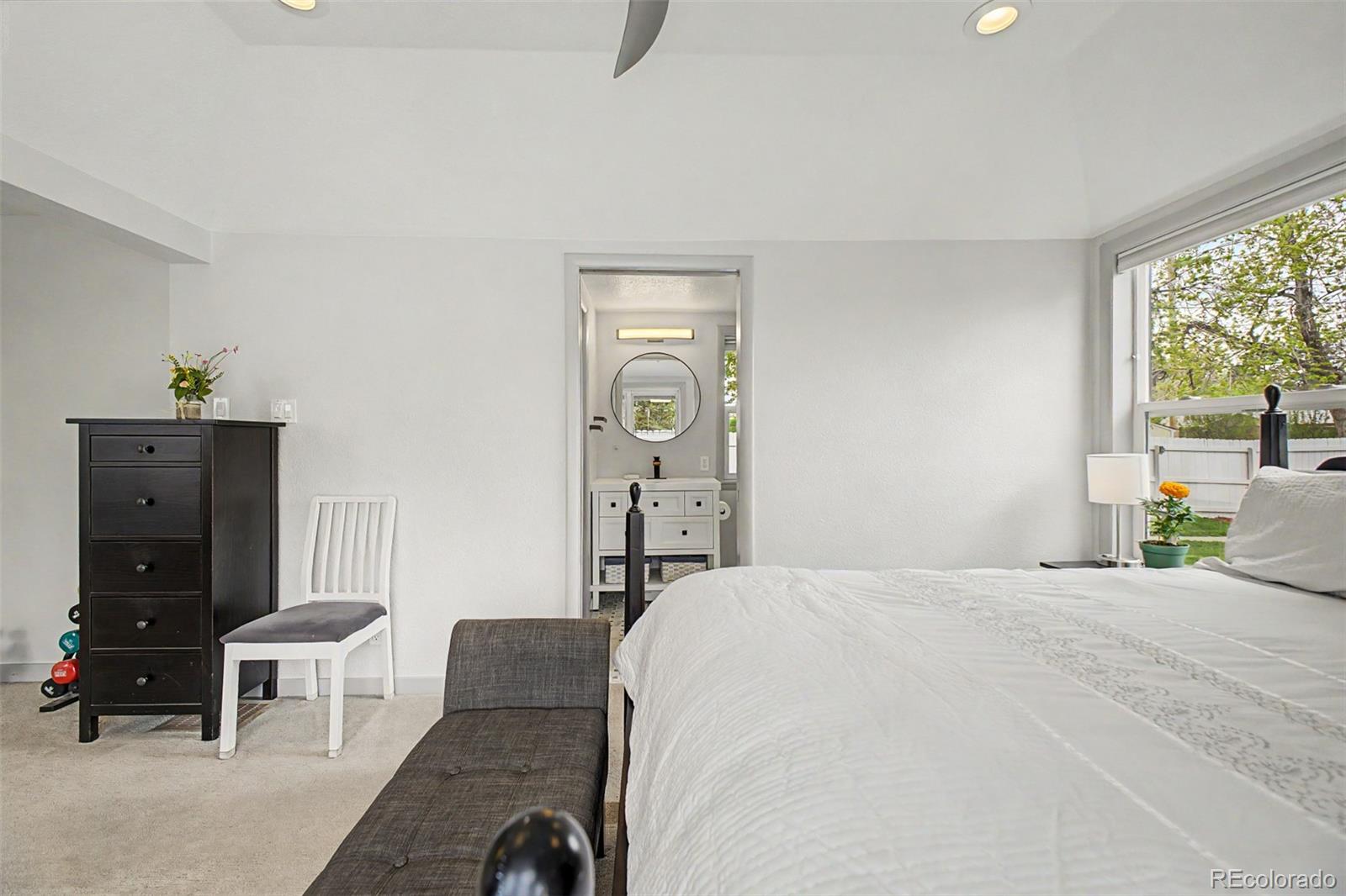 MLS Image #11 for 901 s locust street,denver, Colorado