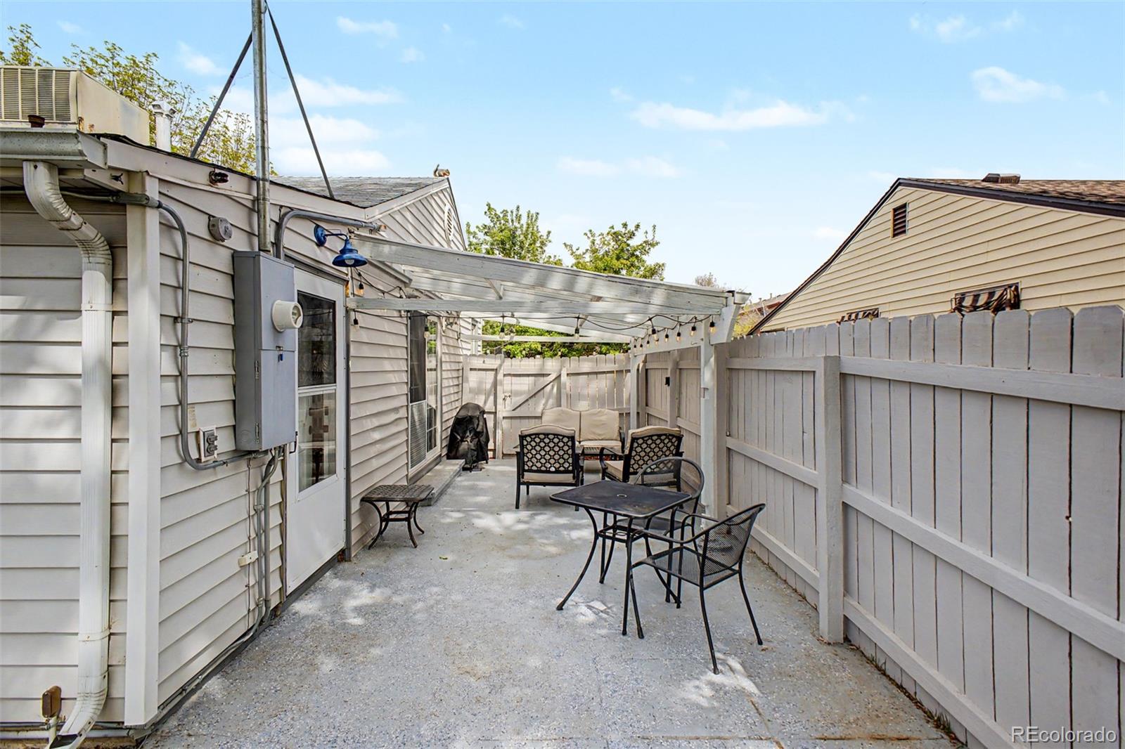 MLS Image #19 for 901 s locust street,denver, Colorado