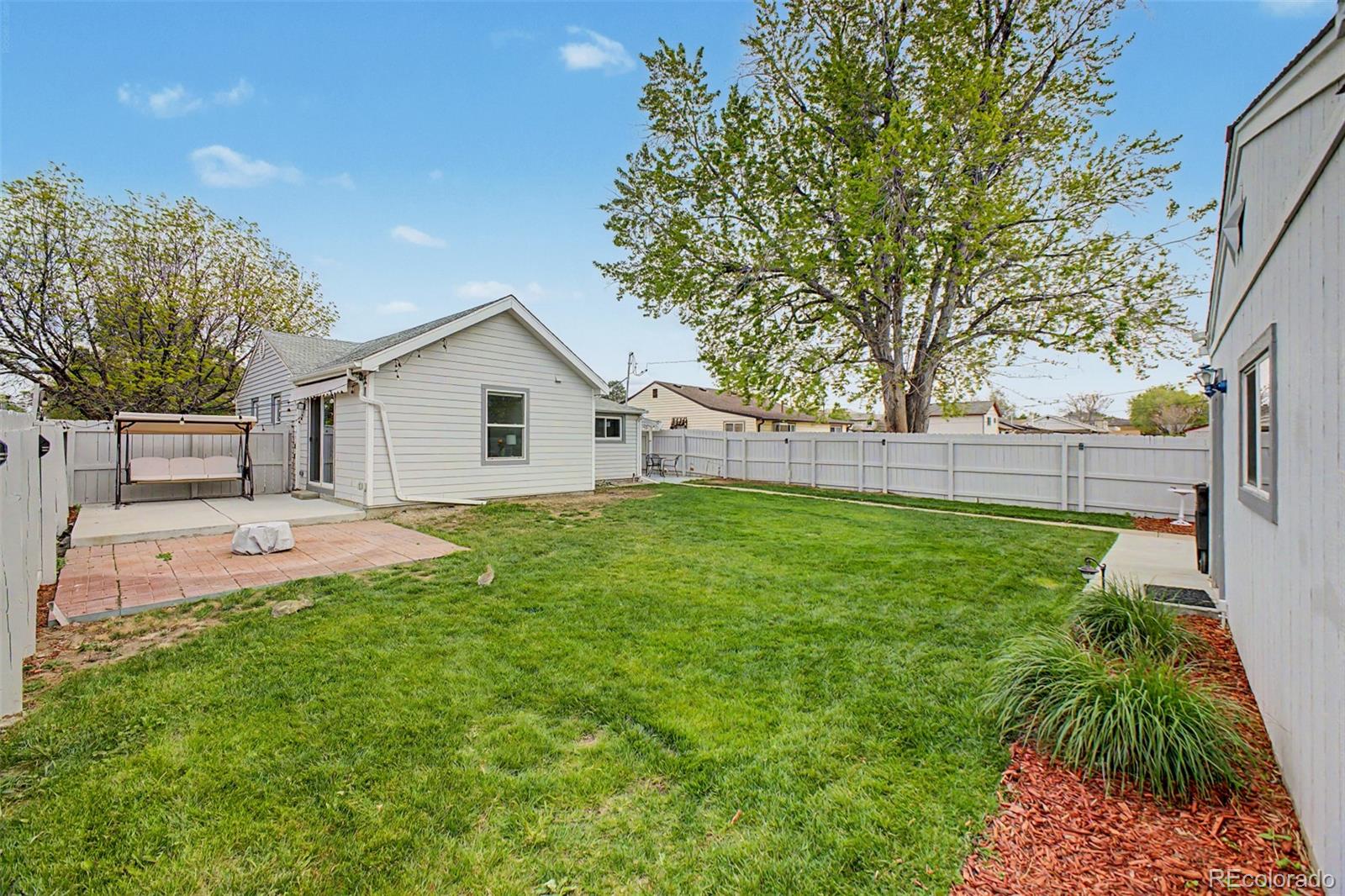 MLS Image #24 for 901 s locust street,denver, Colorado