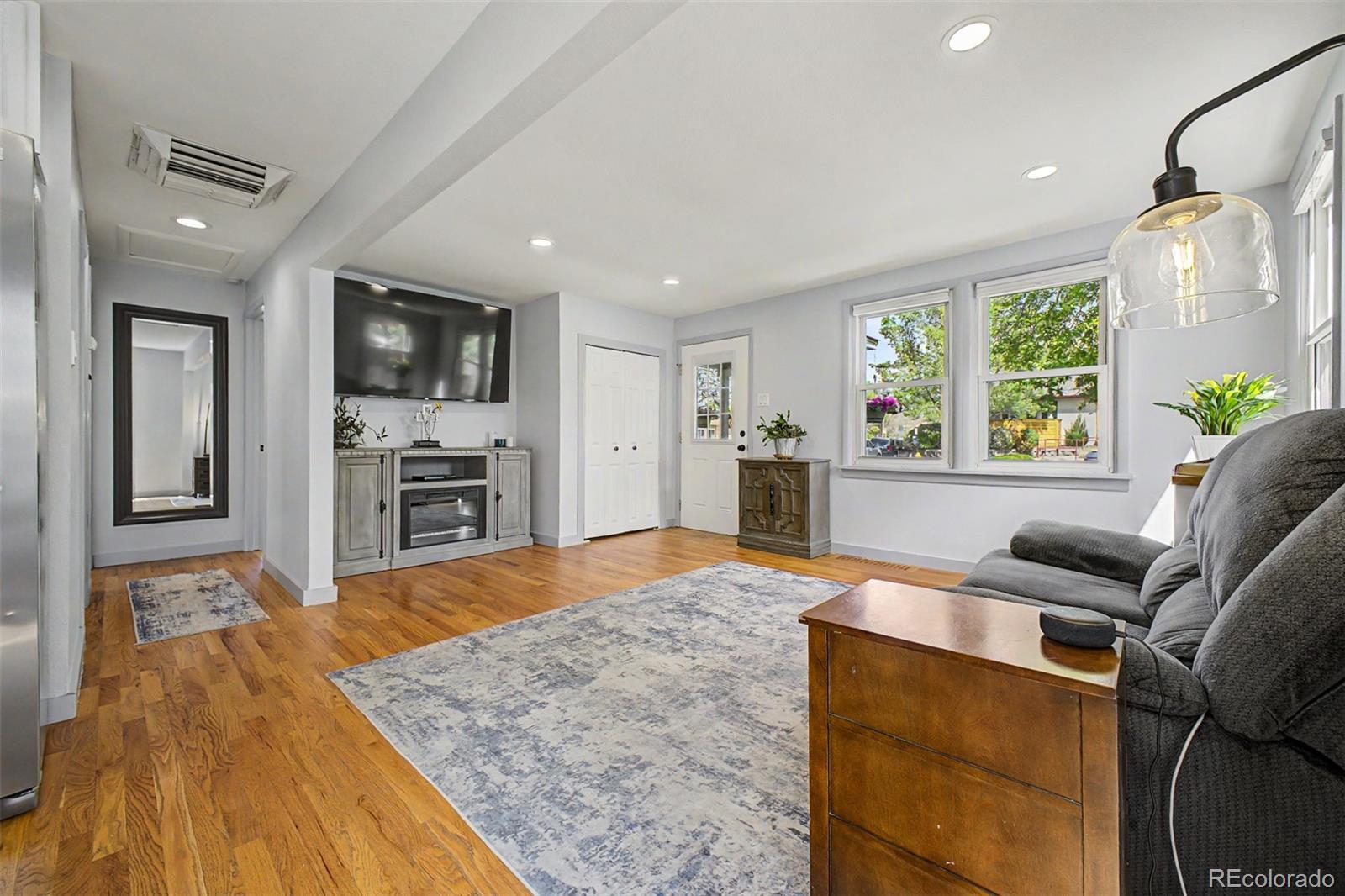 MLS Image #4 for 901 s locust street,denver, Colorado