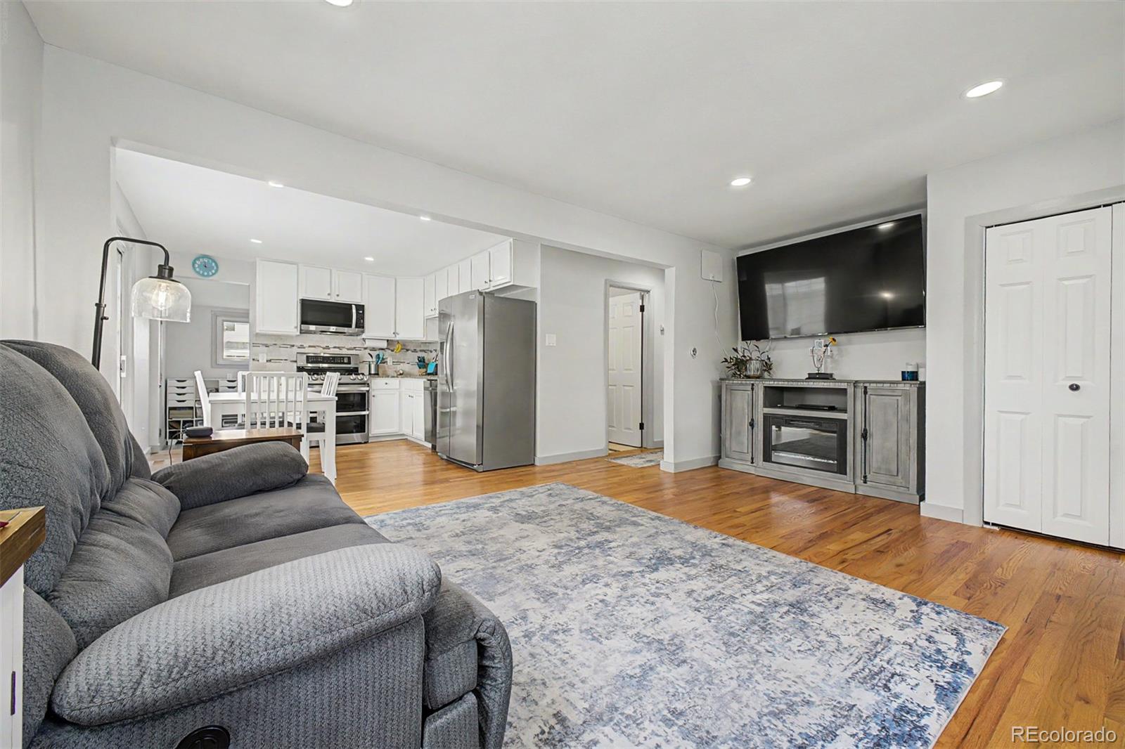 MLS Image #5 for 901 s locust street,denver, Colorado