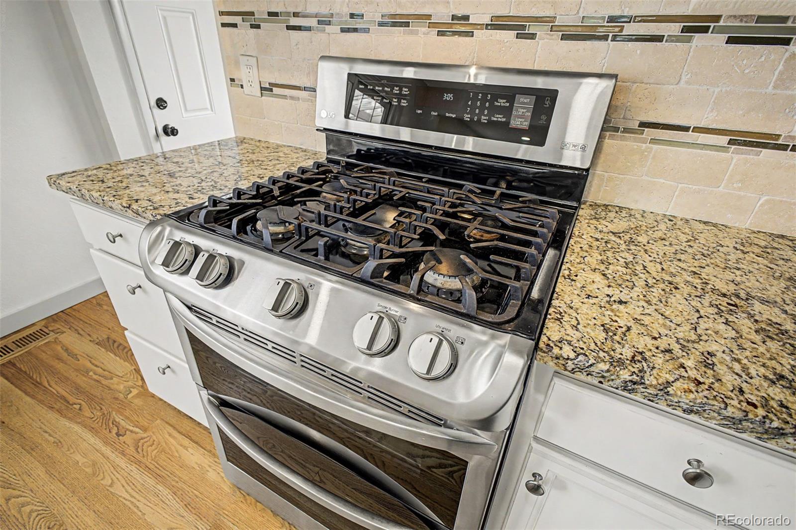 MLS Image #9 for 901 s locust street,denver, Colorado