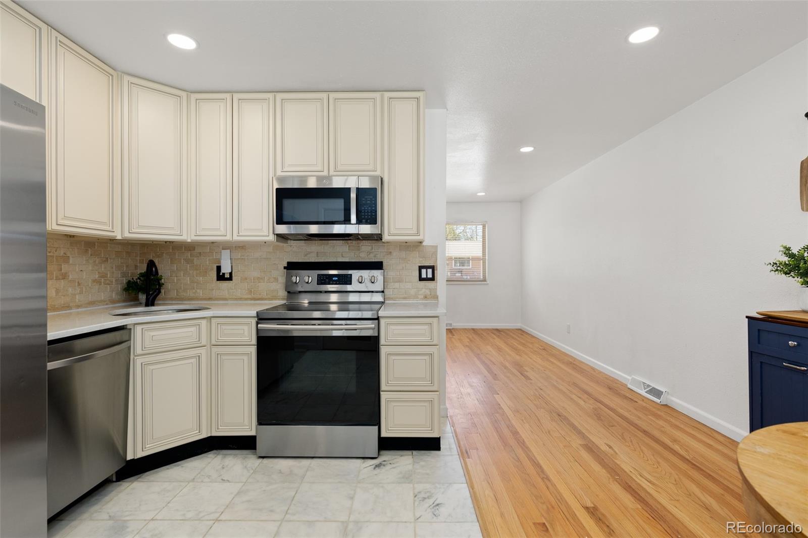 MLS Image #9 for 887  clarkson court,denver, Colorado