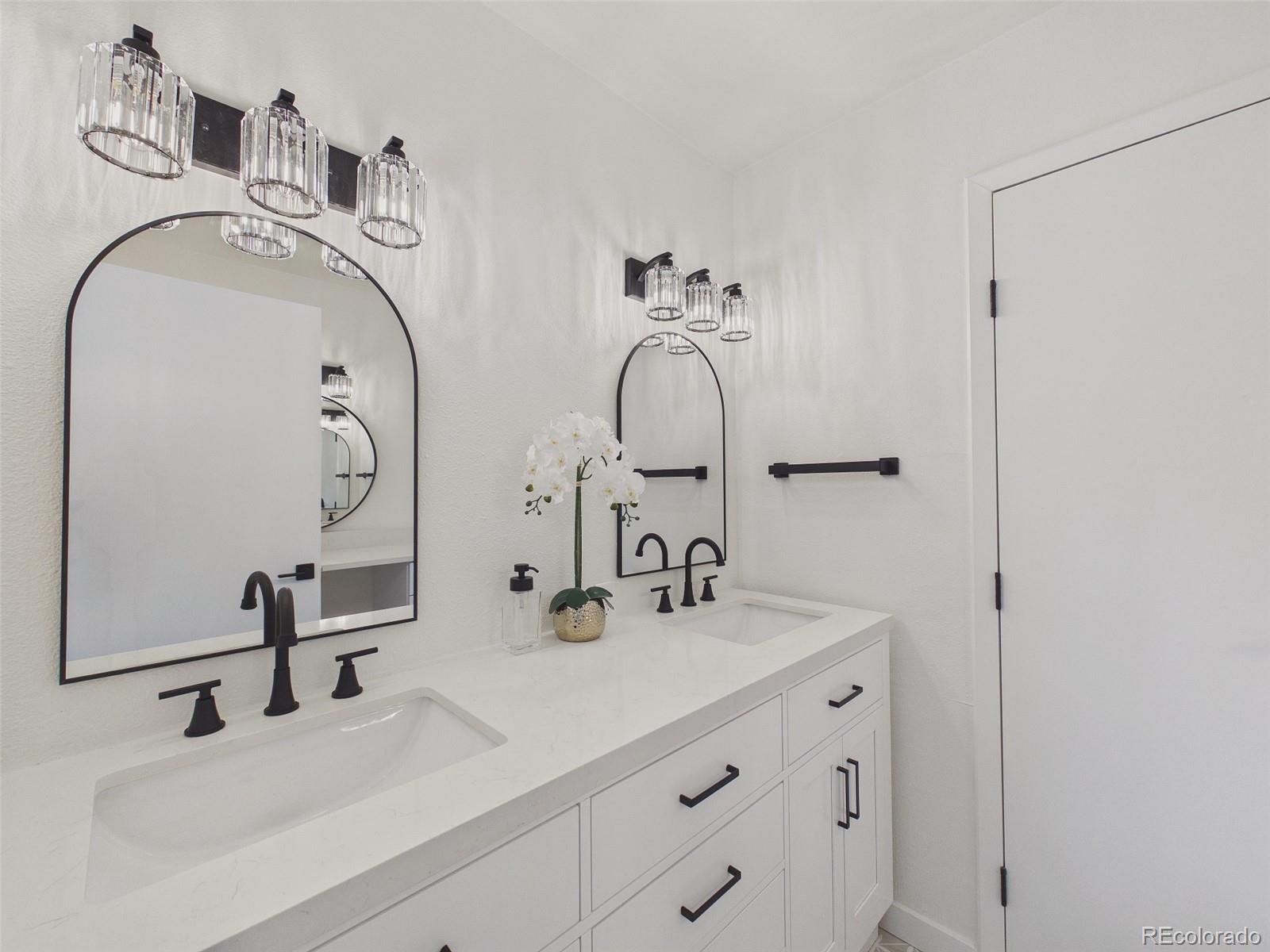 MLS Image #18 for 3550 s harlan street,denver, Colorado