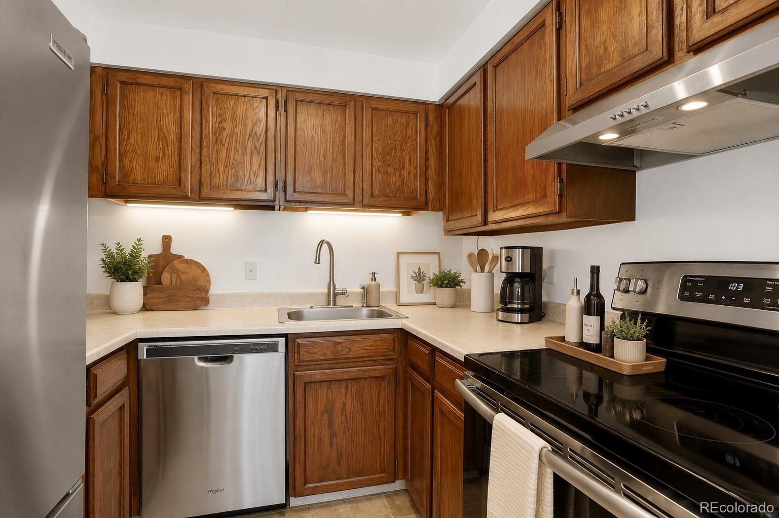MLS Image #5 for 1366  garfield street 206,denver, Colorado