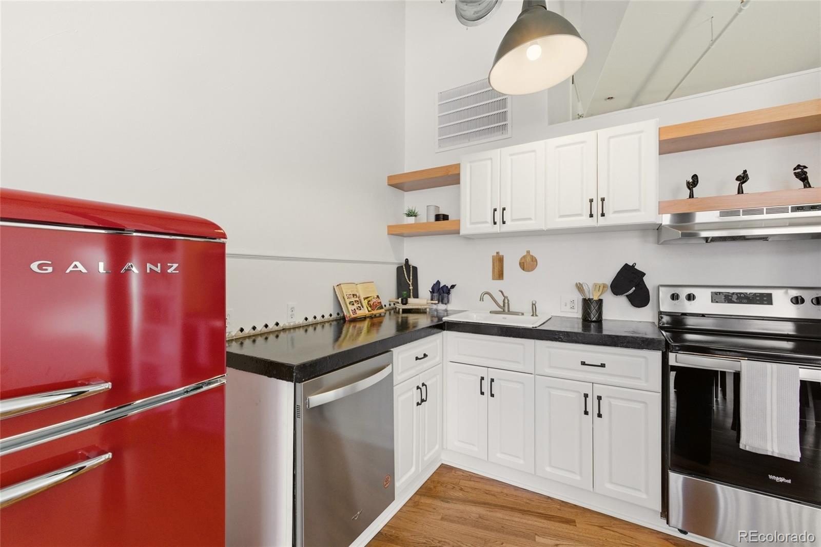 MLS Image #7 for 1617  california street 3b,denver, Colorado