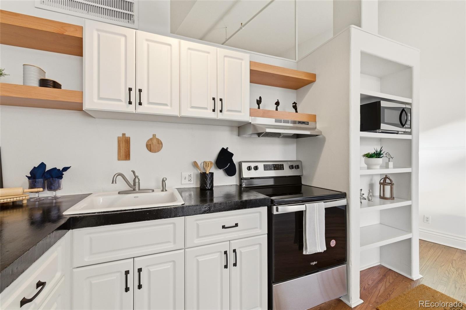MLS Image #8 for 1617  california street 3b,denver, Colorado