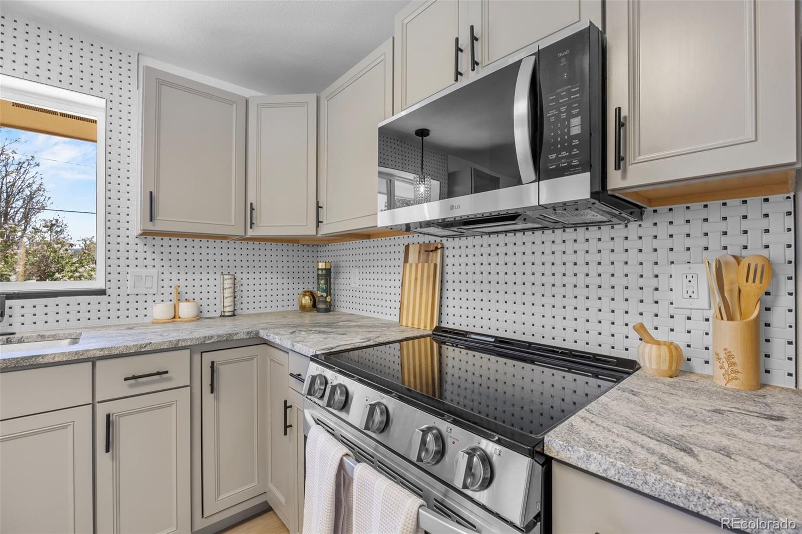 MLS Image #14 for 10018 w 60th avenue,arvada, Colorado