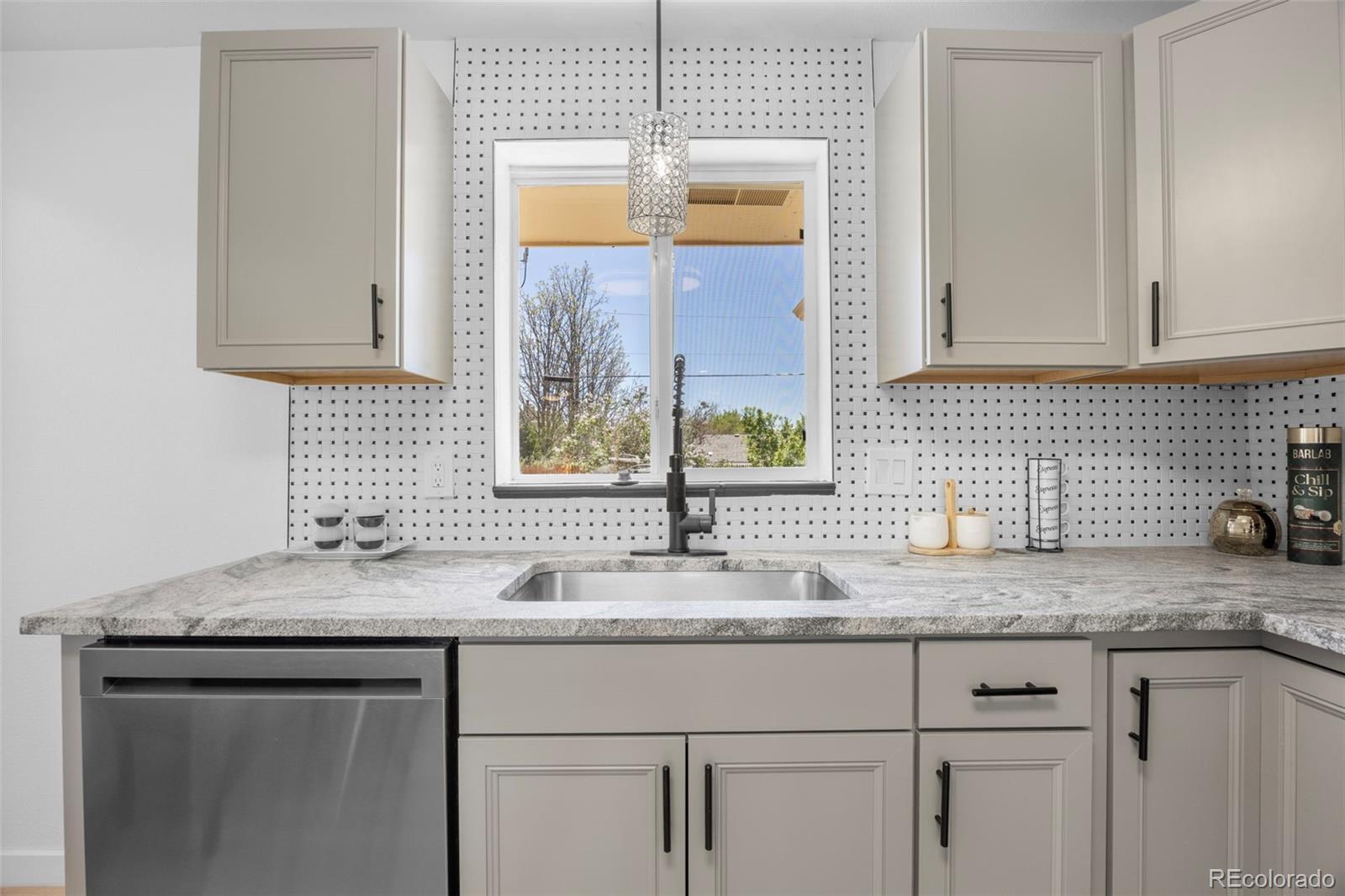 MLS Image #15 for 10018 w 60th avenue,arvada, Colorado