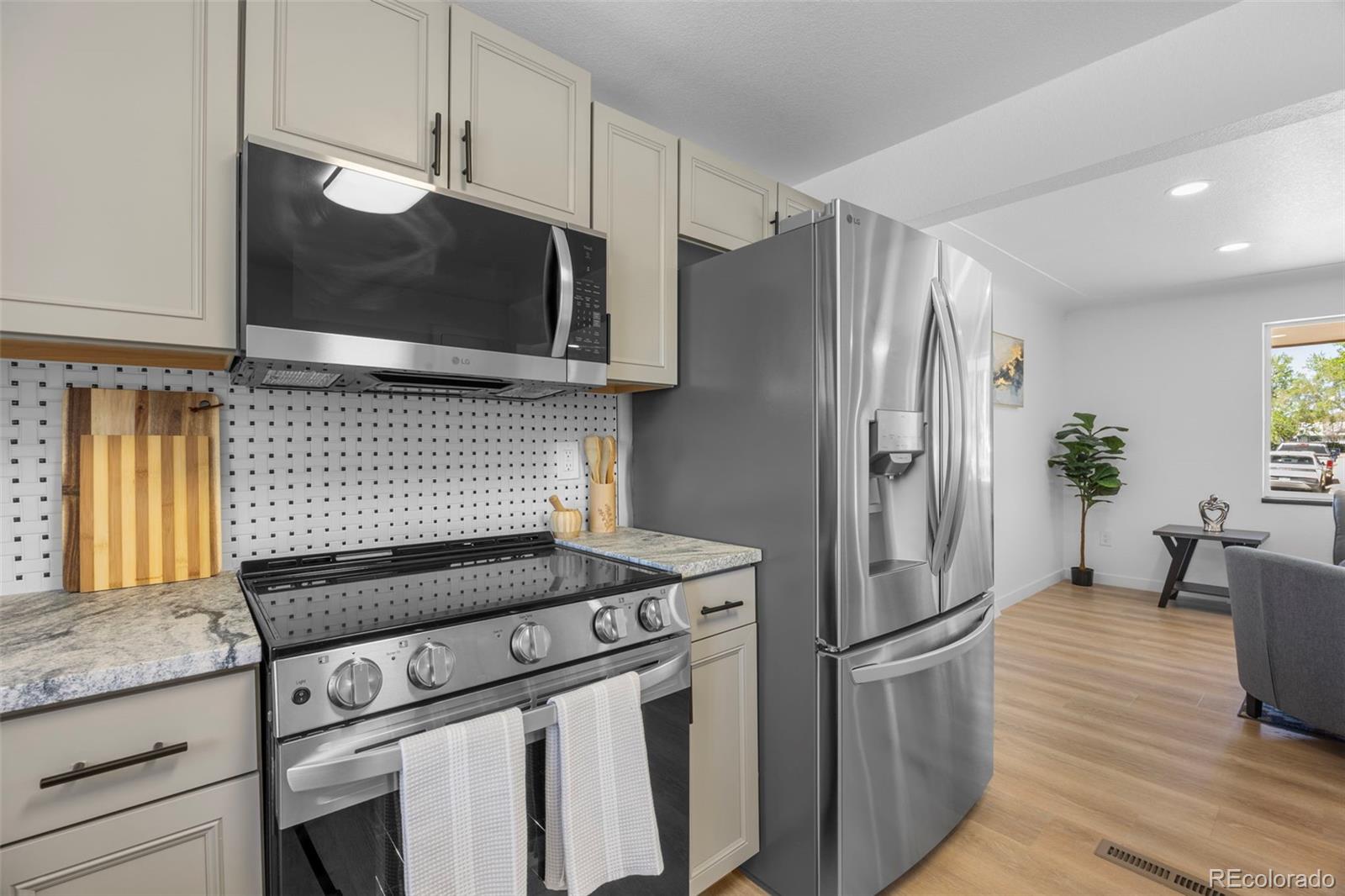 MLS Image #17 for 10018 w 60th avenue,arvada, Colorado