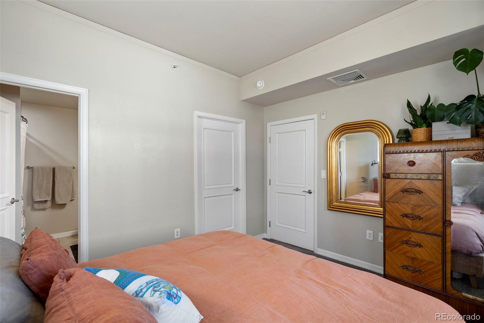 MLS Image #12 for 1975 n grant street,denver, Colorado