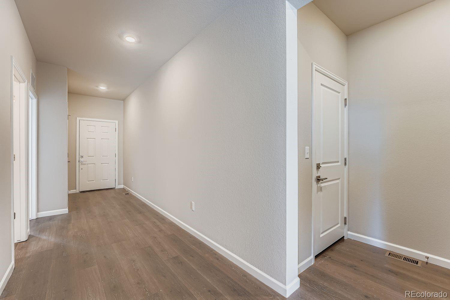 MLS Image #5 for 54910 e 28th place,strasburg, Colorado