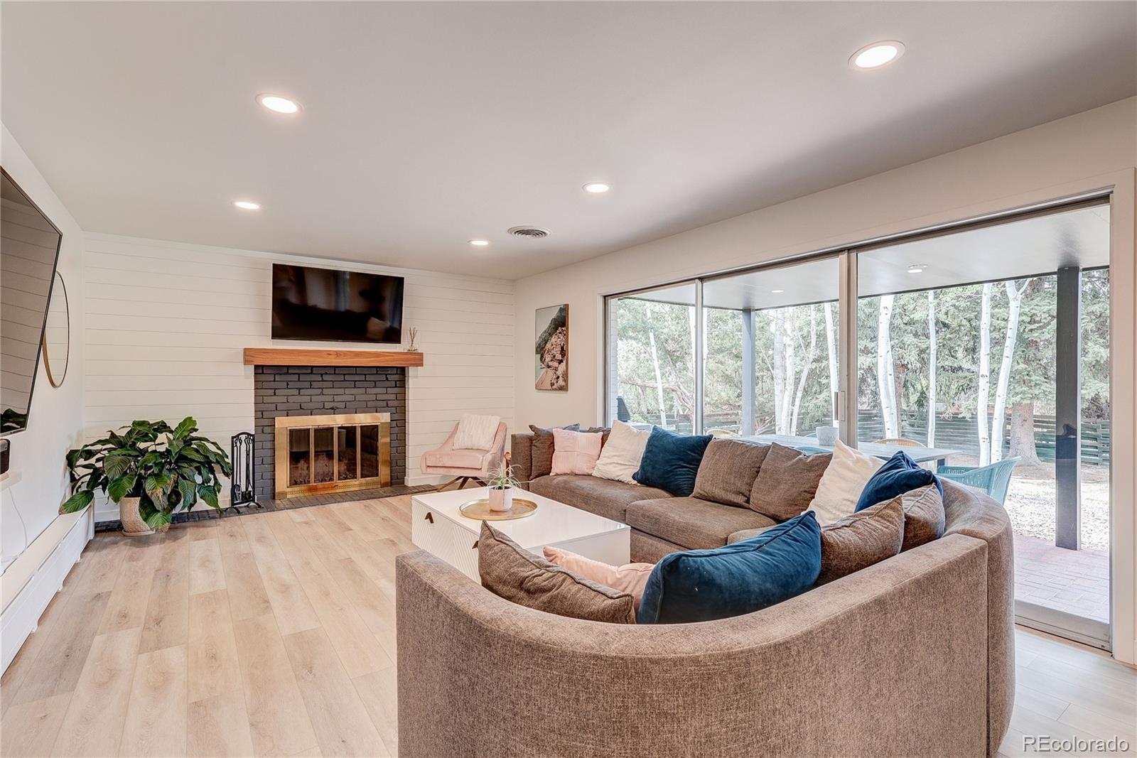 MLS Image #19 for 3981 s hillcrest drive,denver, Colorado