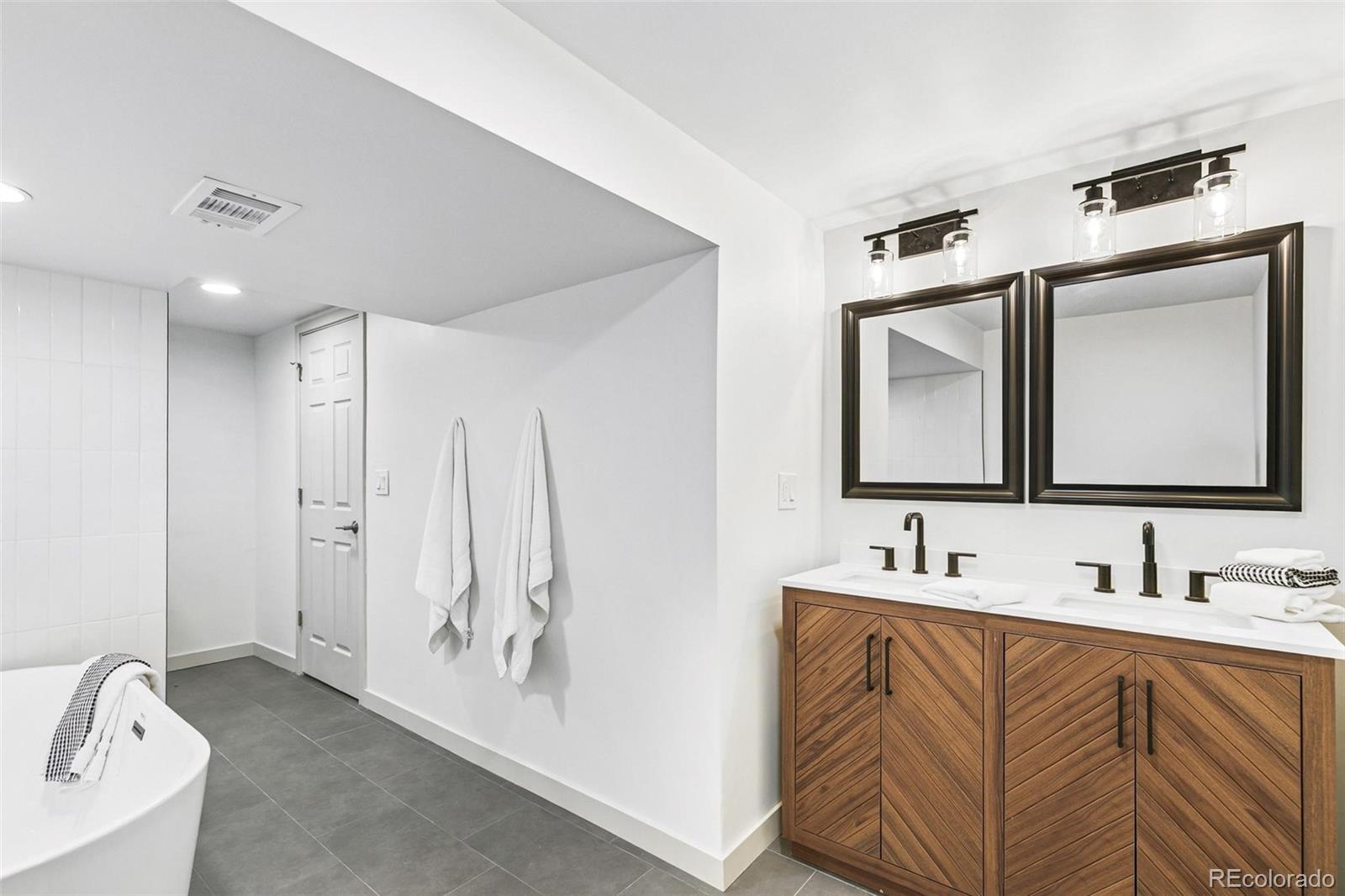MLS Image #33 for 3151 s holly place,denver, Colorado