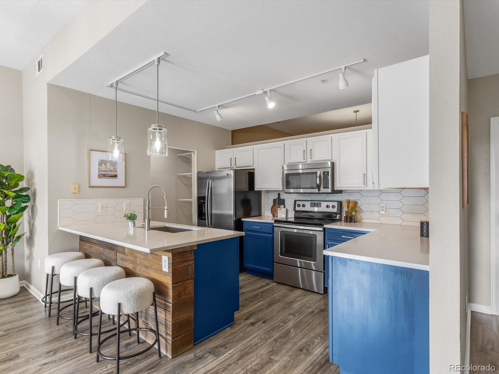 MLS Image #5 for 15475  andrews drive,denver, Colorado